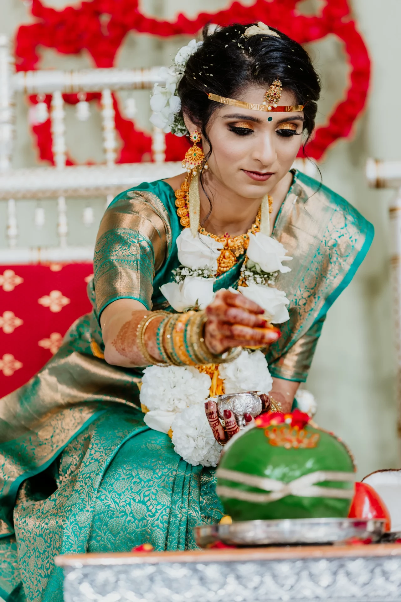 What do South Indian brides wear?